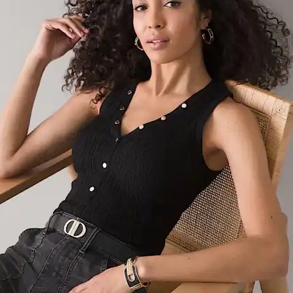 WHBM BLACK SLEEVELESS V-NECK SNAP TANK